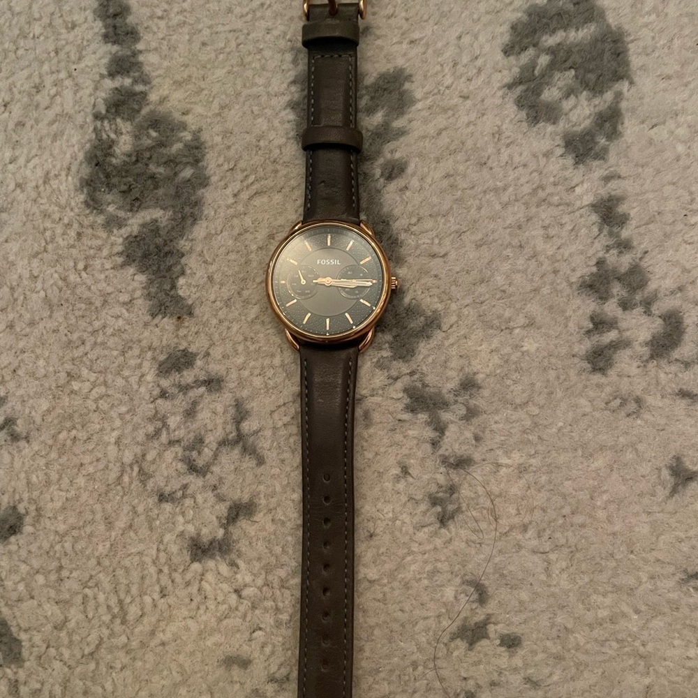 Fossil watch. Grey leather with rose gold accents